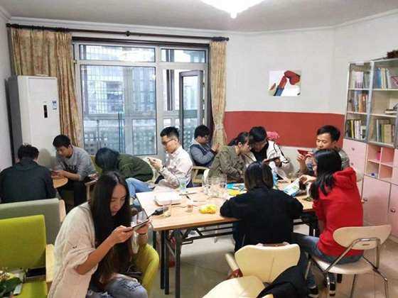 聚会游戏玩法_聚会学会游戏视频_同学会聚会游戏
