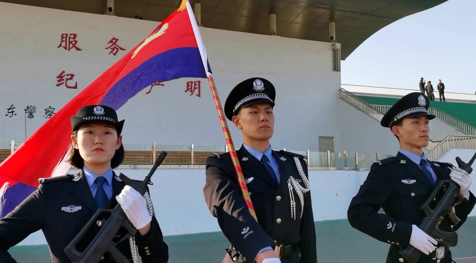 警察视频背景音乐什么好_警察背景视频_警察游戏花絮背景音乐
