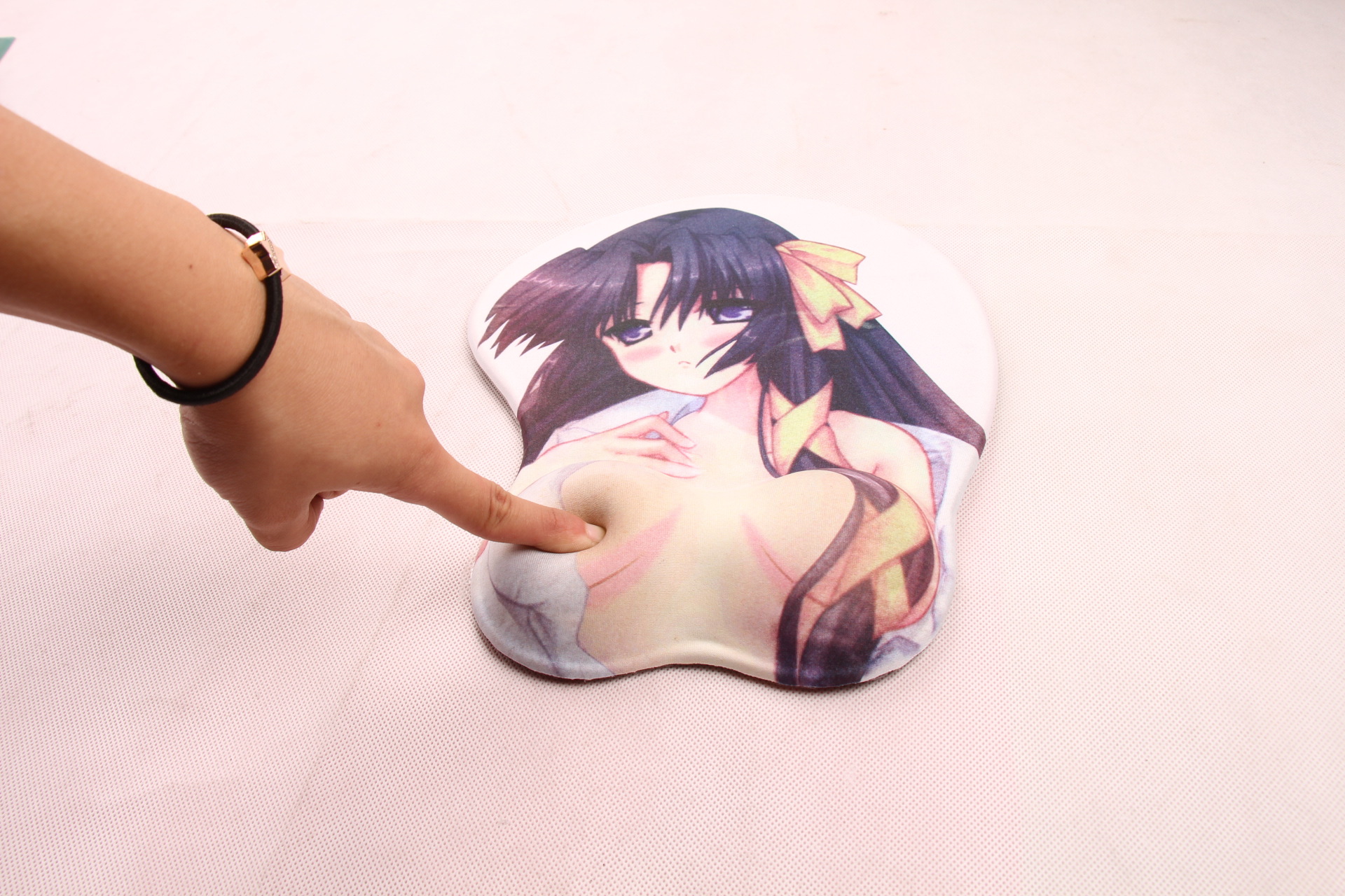 美女胸部小游戏_抖动美女胸部游戏_小美女换装游戏