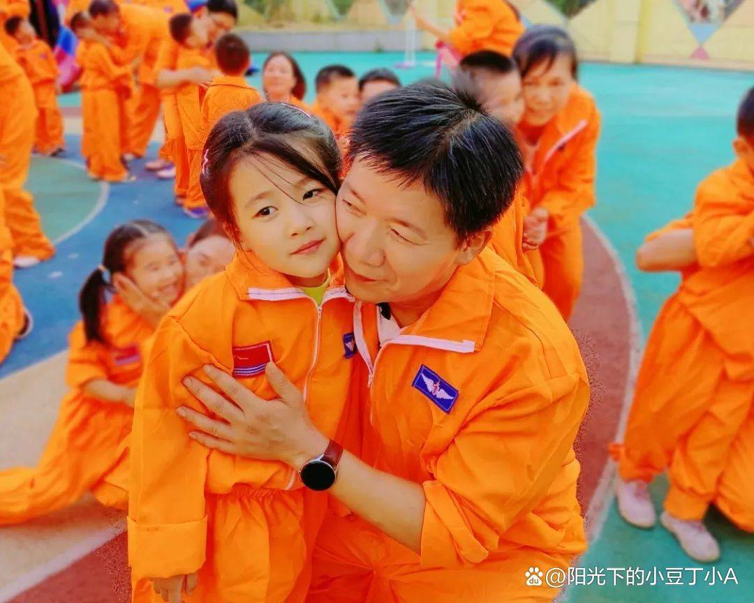 玩手机游戏的孩子_孩子玩手机游戏时间长了_玩手机游戏对孩子有好处吗